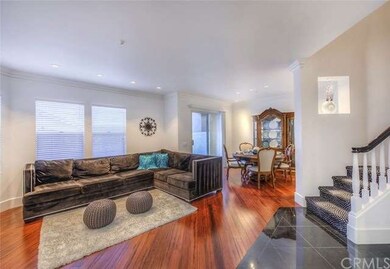 Very light and very bright contemporary style deco