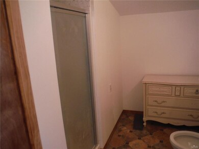 422 South St unit 2nd Flr Rear, Jim Thorpe, PA 18229 - photo 5