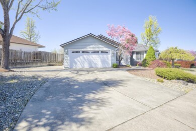 1498 Brittany Ct, Grants Pass, OR 97527 - photo 2