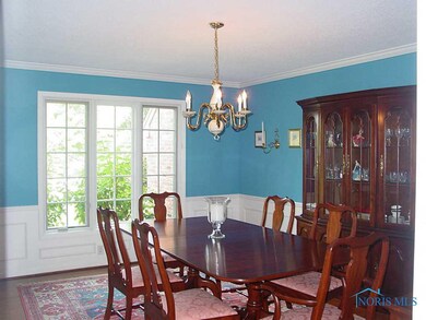 2511 Challedon Ct, Ottawa Hills, OH 43615 - photo 6