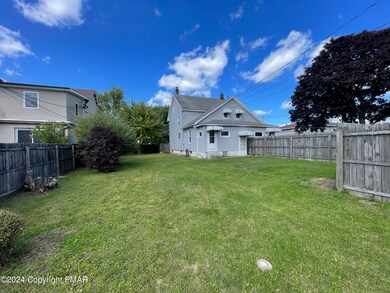 142 Carleton Ave, Hazleton, PA 18201 - photo 6