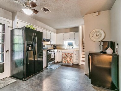 Kitchen:  Move in ready kitchen