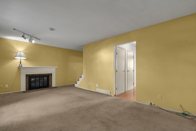 7-web-or-mls-1607-mcnaughten-rd
