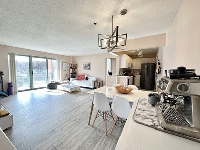 273 Cambridge Rd unit 405, Woburn, MA 01801 - photo 2