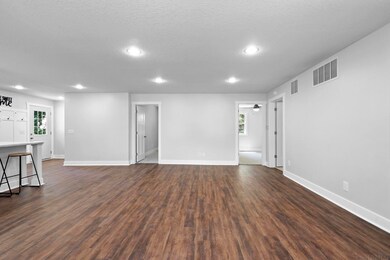 212 N Hendricks St, Warren, IN 46792 - photo 6