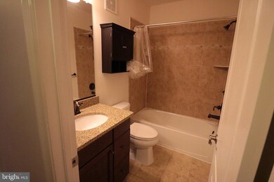 22944 Arora Hills Dr unit 3231, Clarksburg, MD 20871 - photo 4