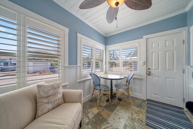 8102 Bayshore Dr, Treasure Island, FL 33706 - photo 4