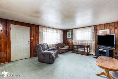 03-Upstairs Living Room 20230412-DW-5759