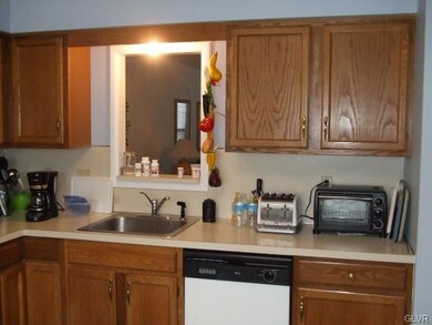 545 Vera Cir, Bethlehem, PA 18017 - photo 5