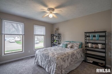 6326 N Hazelwood Ave, Davenport, IA 52806 - photo 6
