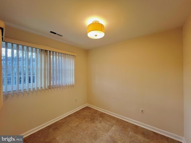 8589 Falls Run Rd unit B, Ellicott City, MD 21043 - photo 3