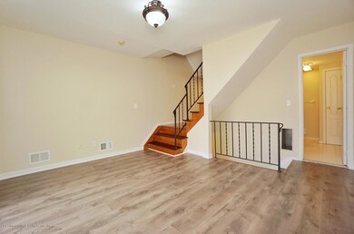 (5) FAMILY ROOM