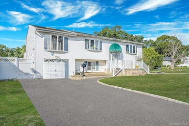 1 Winthrop St, Islip, NY 11751 - photo 3