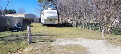 1909 Coral Rd, Azle, TX 76020 - photo 5