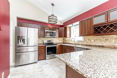 11 King Henry Ct, MerriMacK, NH 03054 - photo 2