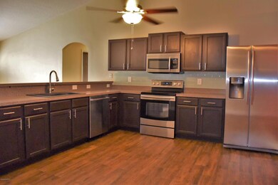 Beautifully Updated Kitchen With Breakfa