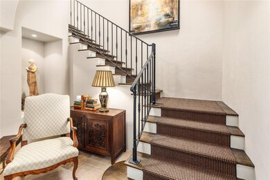 Foyer - Love the niche to highlight art