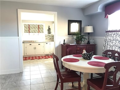 SWEET BREAKFAST NOOK FOR RELAXING MORNINGS
