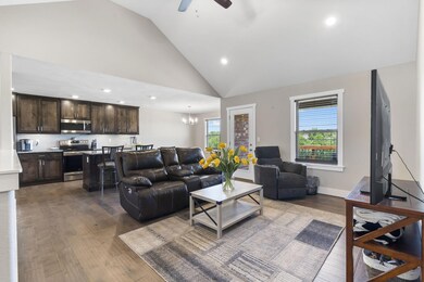 827 E Crystal Ave, Nixa, MO 65714 - photo 2