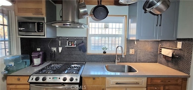 15763 Cottonwood St, Victorville, CA 92395 - photo 6