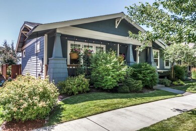 843 NW 17th St, Redmond, OR 97756 - photo 2