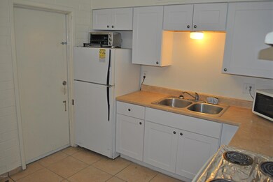 Kitchen Unit 2-2