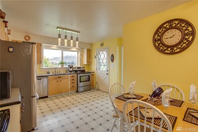 431 7th St NE, East Wenatchee, WA 98802 - photo 3