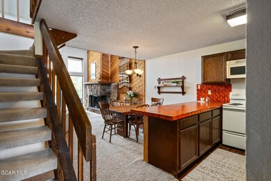Mountain Living close to ski area!