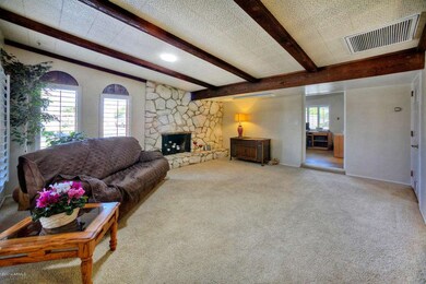 Gorgeous/Living room/Shutters