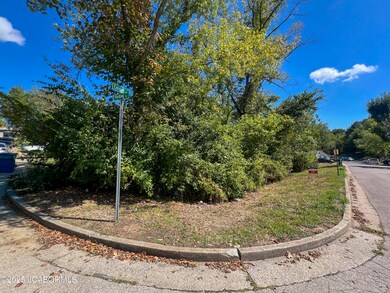 927 Harding St, Jefferson City, MO 65101 - photo 4