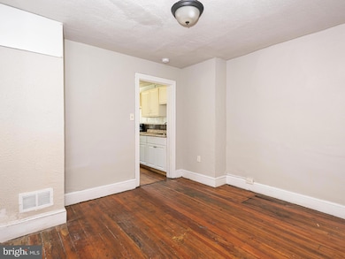 564 Walnut St, Pottstown, PA 19464 - photo 4