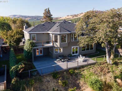 915 E 18th St, the Dalles, OR 97058 - photo 4