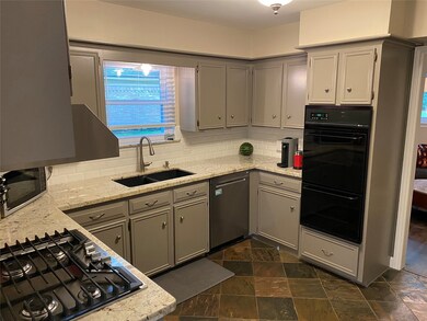 12307 Oak Park Cir, Houston, TX 77070 - photo 6