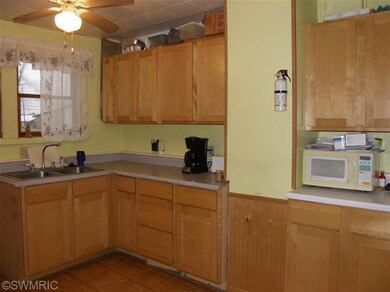 1101 Edwards St, Niles, MI 49120 - photo 4