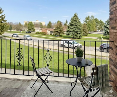 15034 Island Dr, Sterling Heights, MI 48313 - photo 3