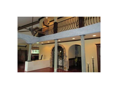 Wrap around cat walk