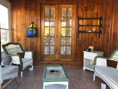 400 Wakefield Porch