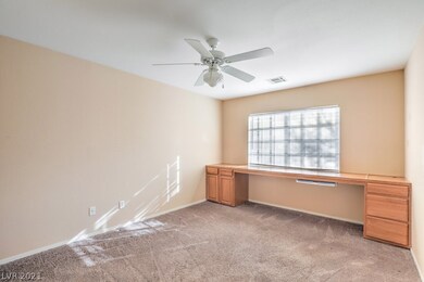  Bedroom with Built-in Desk