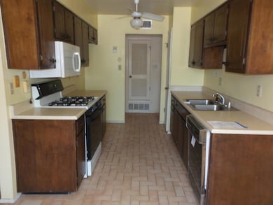 1712 Opossum Cir, Horizon City, TX 79928 - photo 6