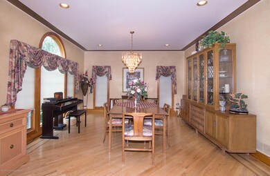 _RMJ8677.jpg dining room