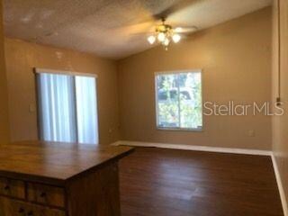 542 E Caroline St unit 540, Tavares, FL 32778 - photo 2