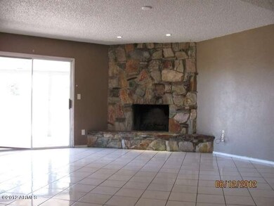 FIREPLACE IN FAMILY RM