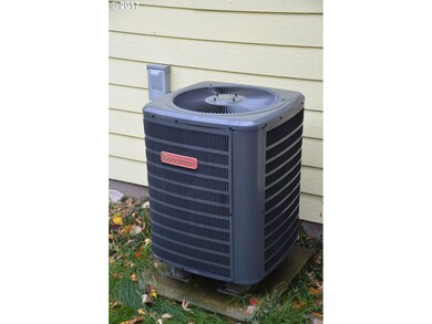 808 E 19th St, the Dalles, OR 97058 - photo 3