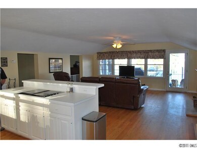 Kitchen - Spacious kitchen with breakfast bar open