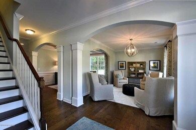 04-Entrance-to-Living