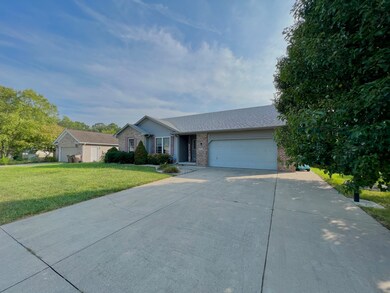 6142 E Meadow Ridge Rd, Columbus, IN 47203 - photo 4