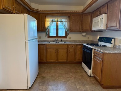 725 Harker Ave, Hartford, WI 53027 - photo 4