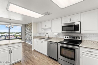 Ceramic Cooktop Oven; Dishwasher