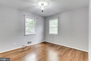 8912 Tuckerman Ln, Potomac, MD 20854 - photo 4