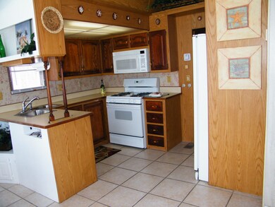 ALL UP DATED APPLIANCES. GAS STOVE.